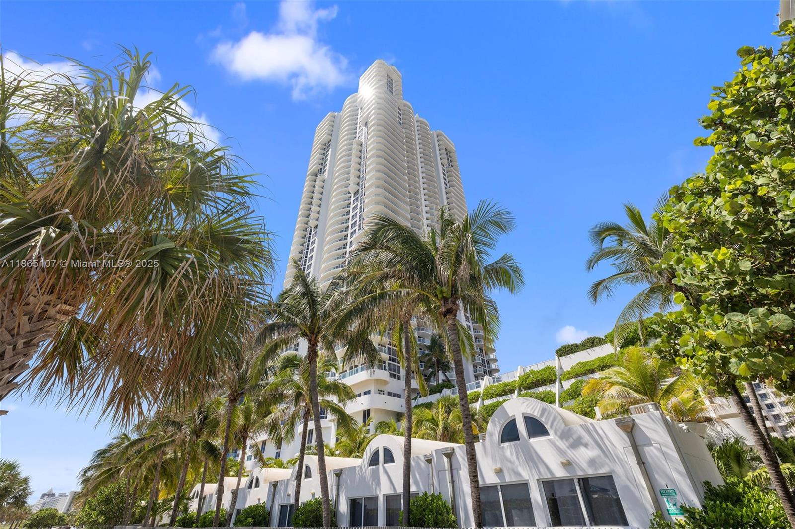 AKOYA CONDO - Residential