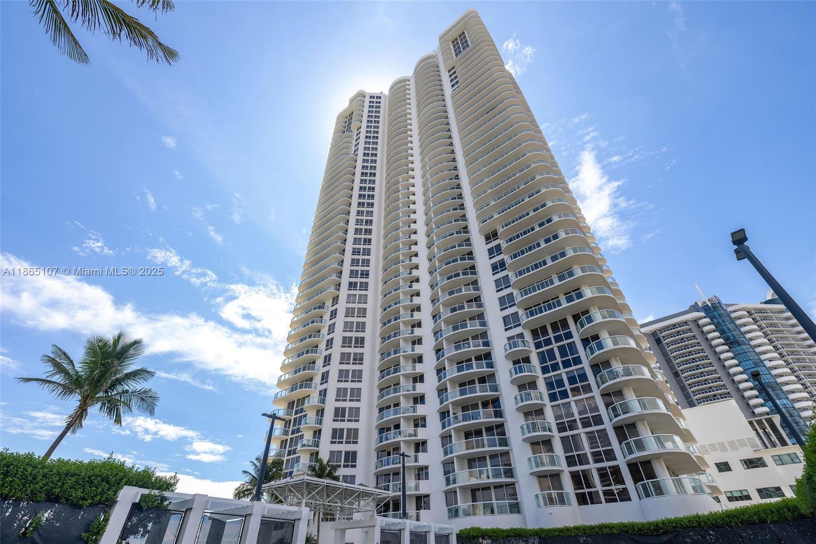 AKOYA CONDO - Residential