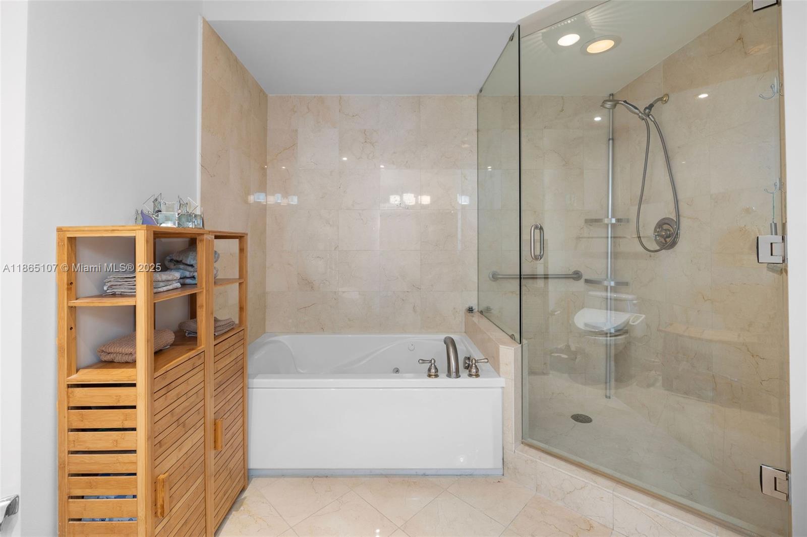 AKOYA CONDO - Residential