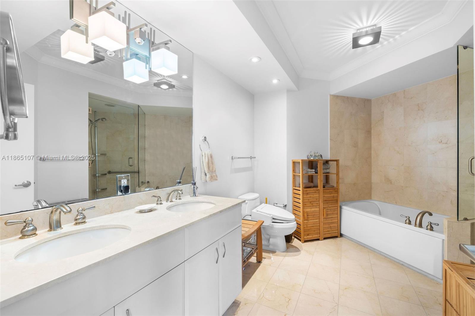 AKOYA CONDO - Residential