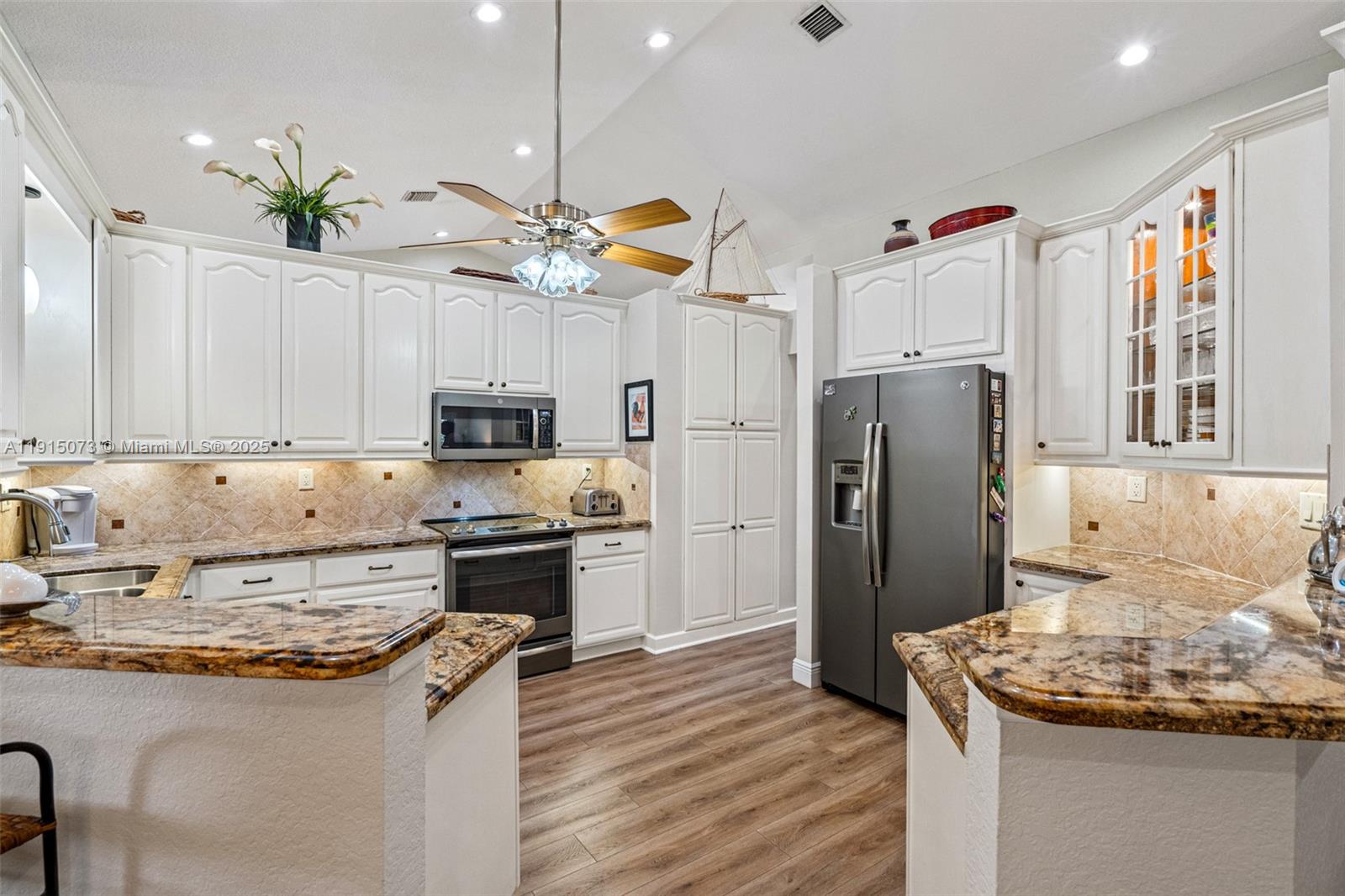 LAKE CHARLESTON PAR R - Residential