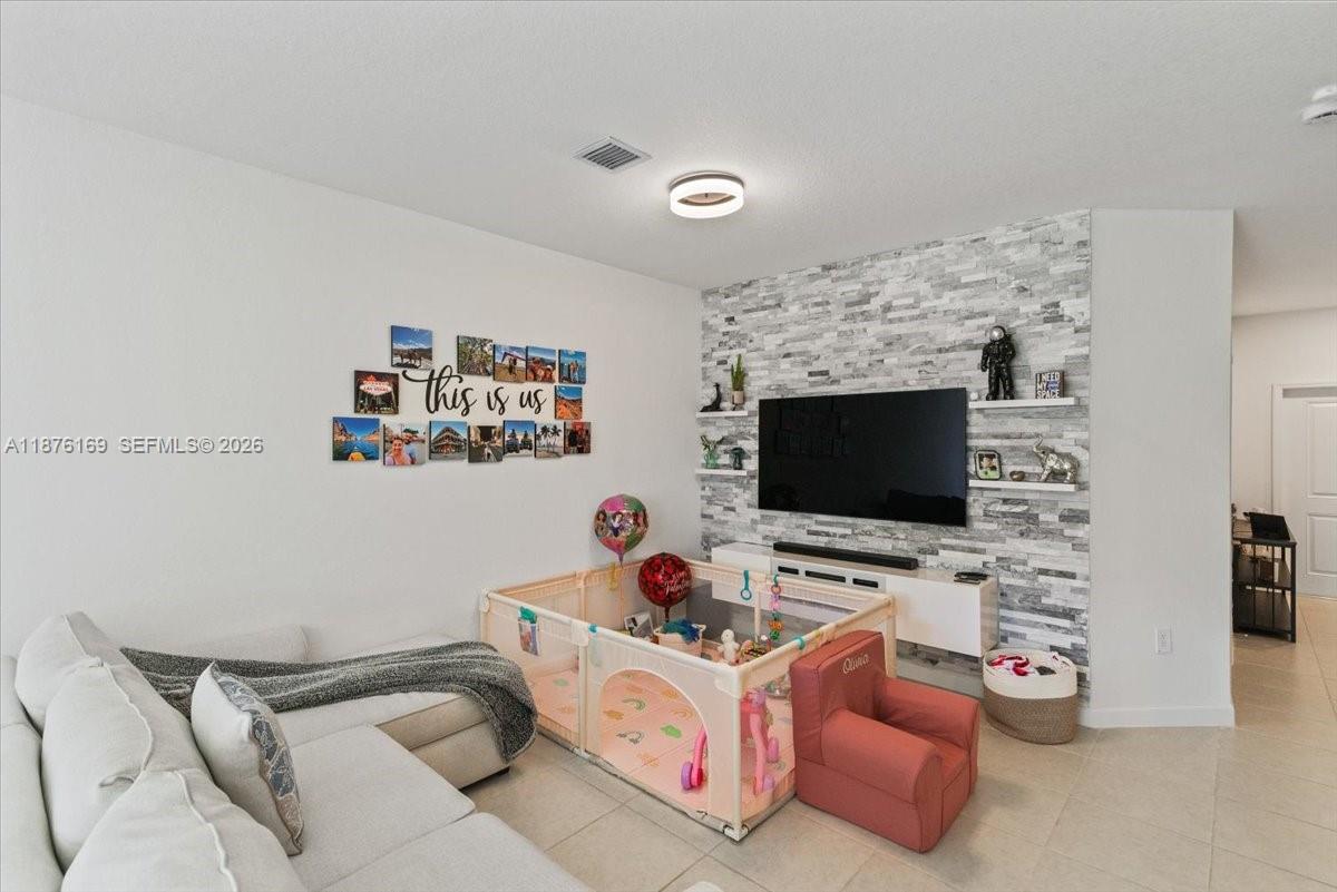 PINE ISLE - Residential