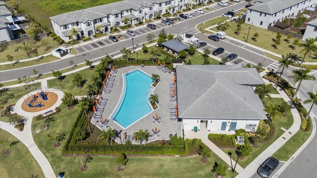 PINE ISLE - Residential