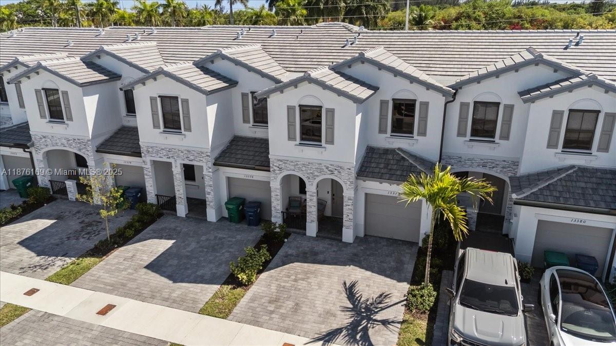 PINE ISLE - Residential