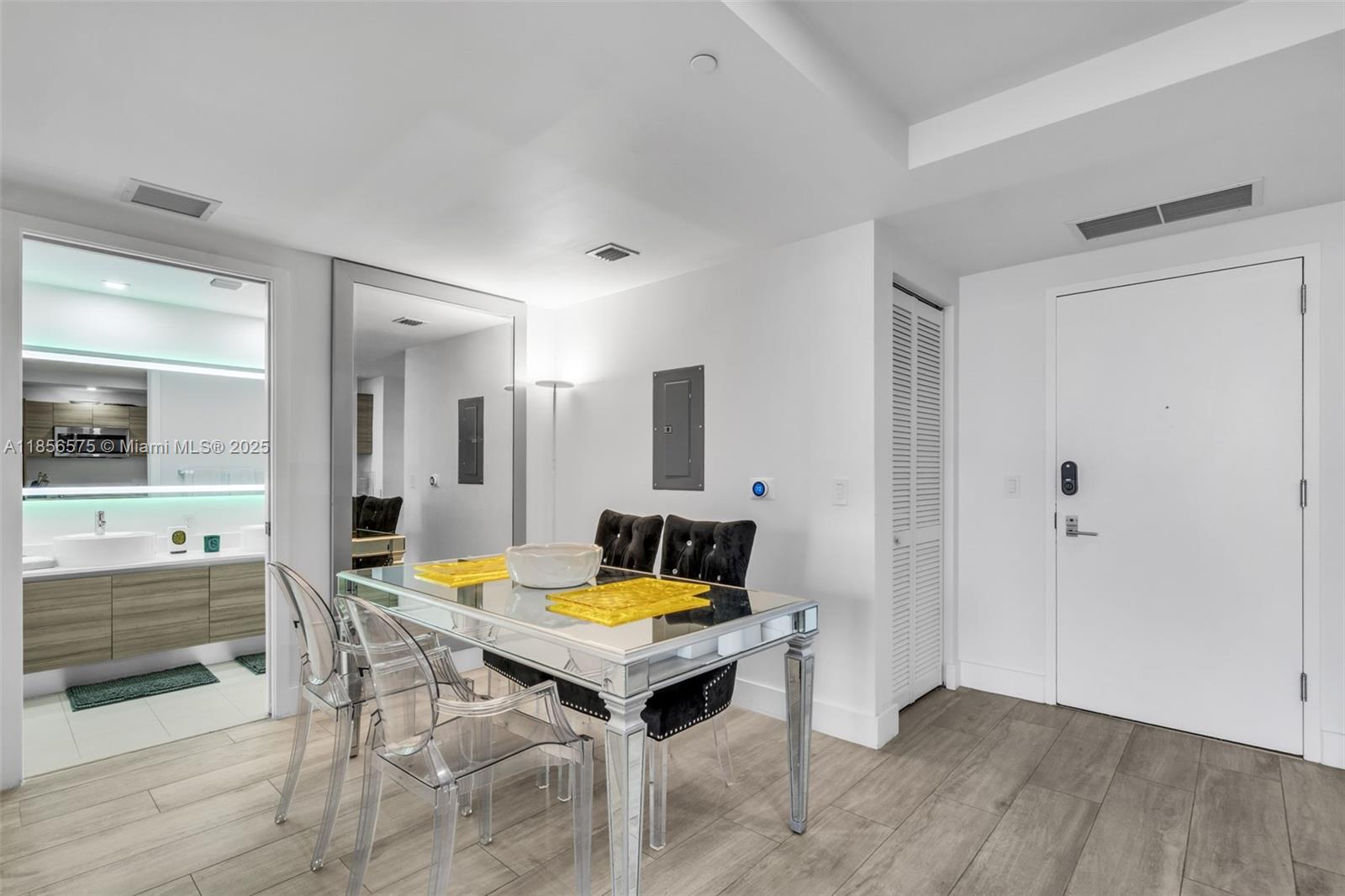 121 NE 34th St 3003