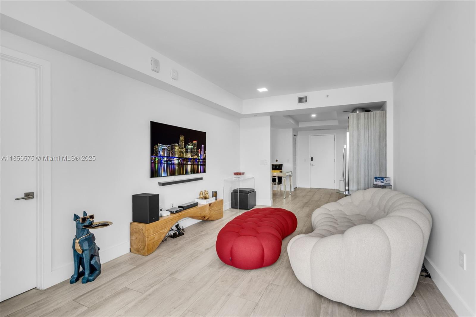 121 NE 34th St 3003