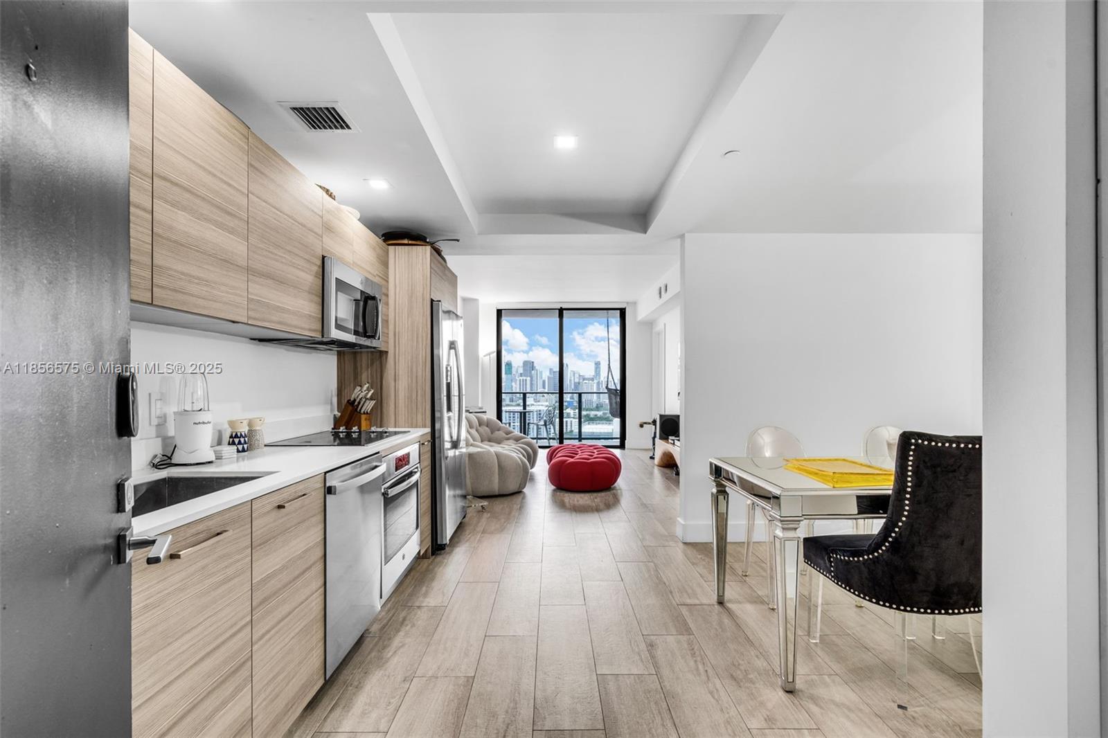 121 NE 34th St 3003