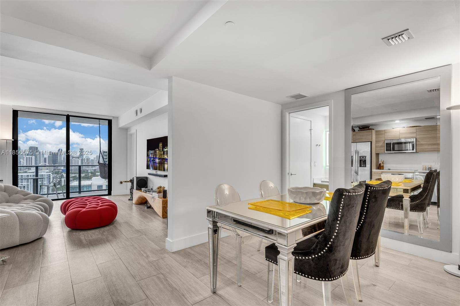 121 NE 34th St 3003