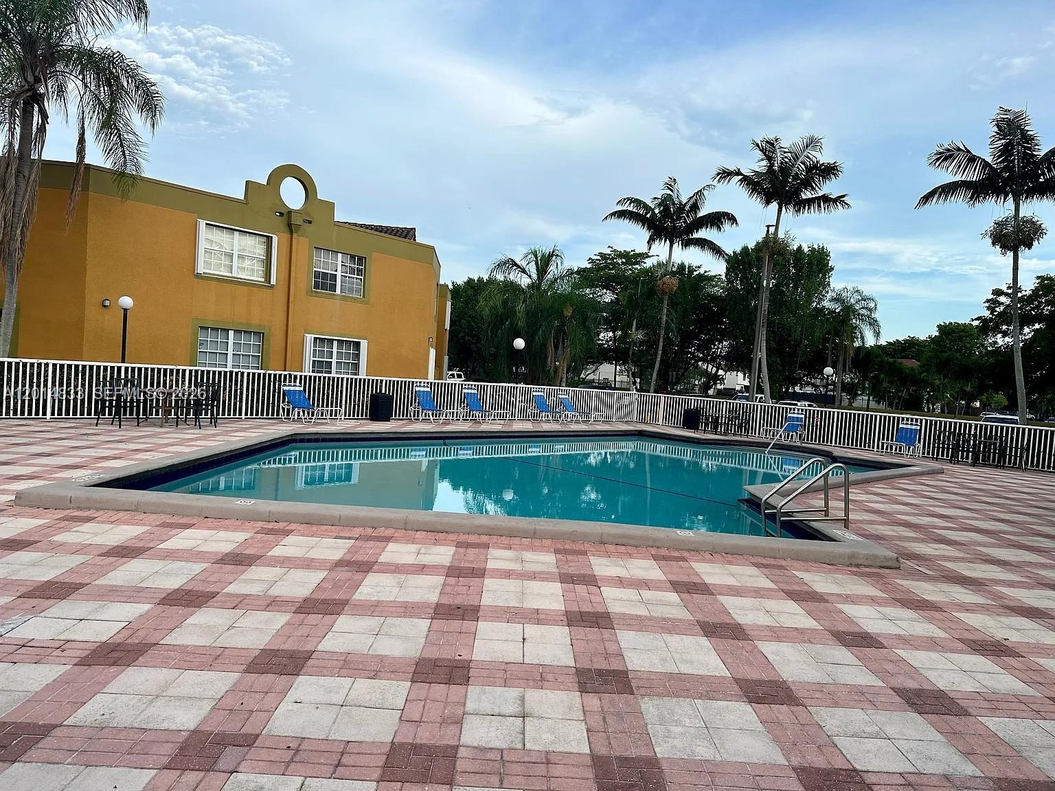 SOLEIL AT FONTAINEBLEAU C - Residential Lease