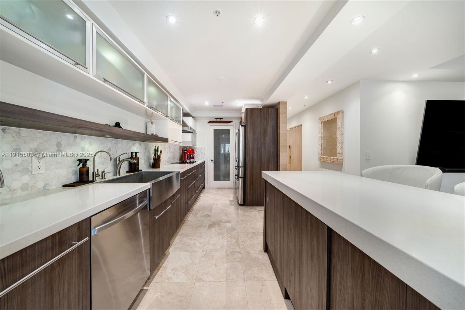 1413 Sunset Harbour Dr 208