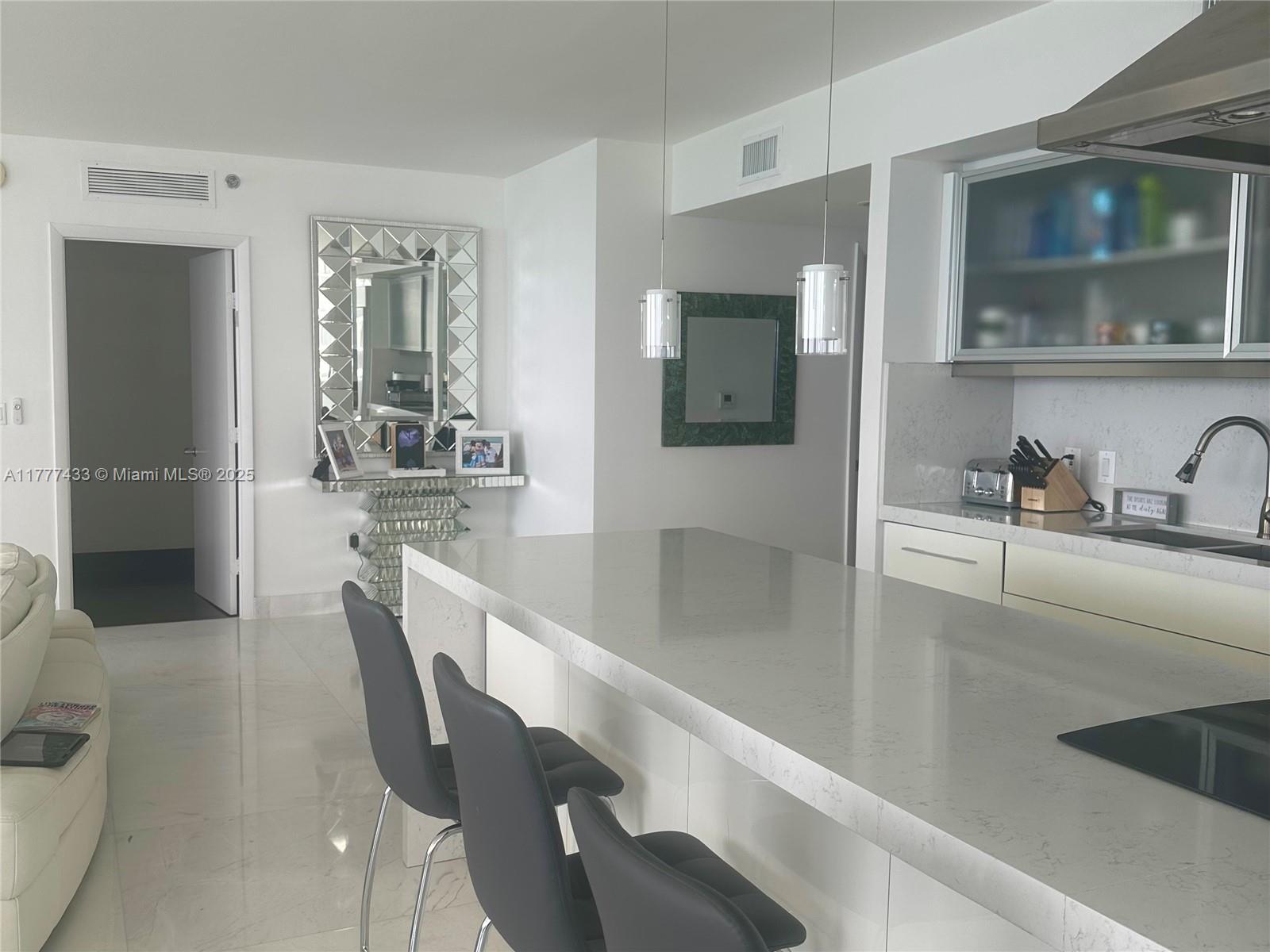 BEACH CLUB CONDO - Residential Lease