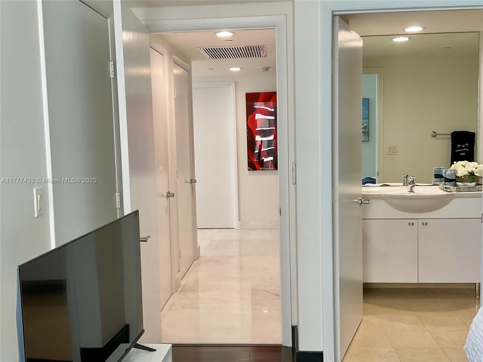 BEACH CLUB CONDO - Residential Lease