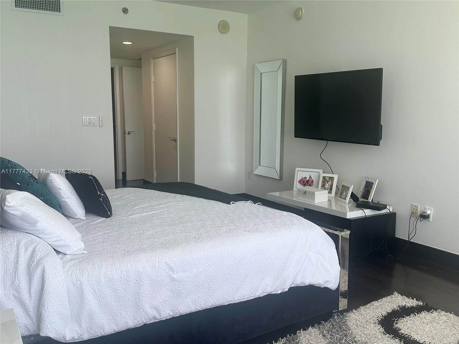 BEACH CLUB CONDO - Residential Lease