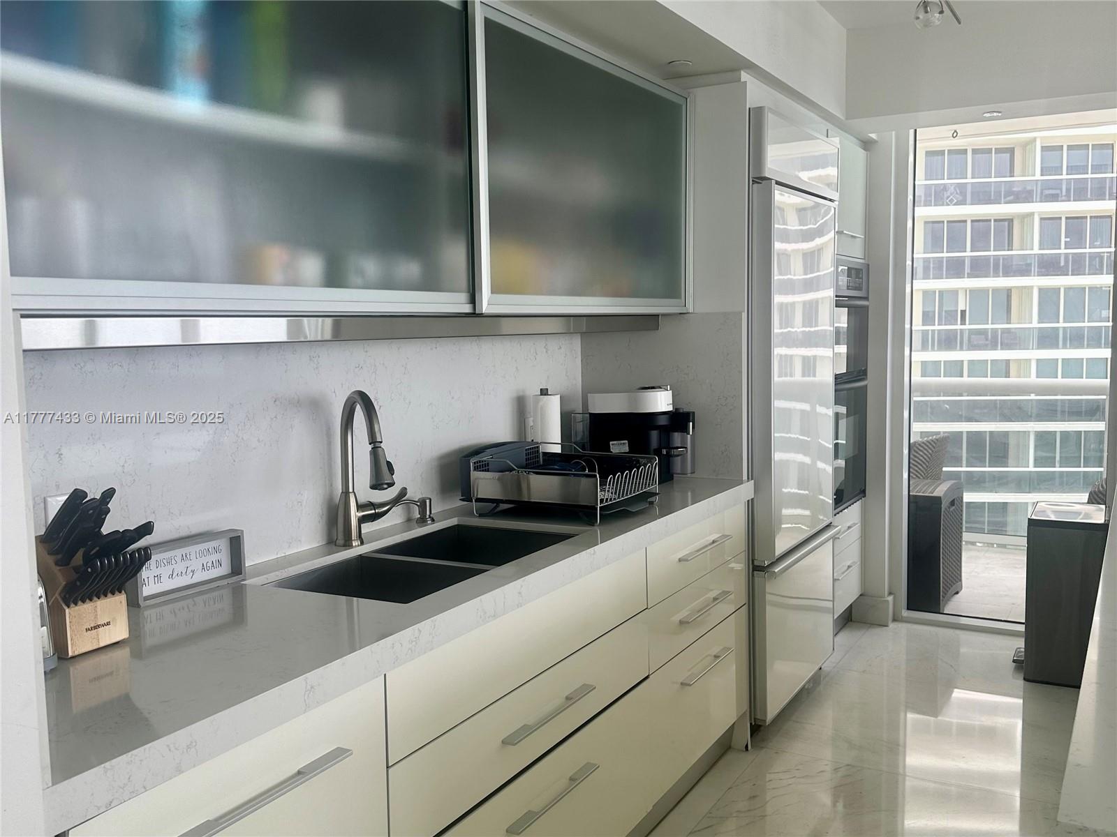 BEACH CLUB CONDO - Residential Lease