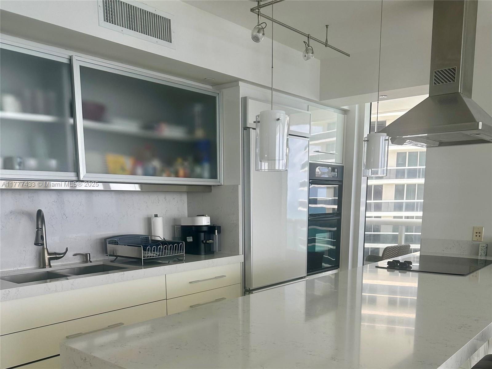 BEACH CLUB CONDO - Residential Lease