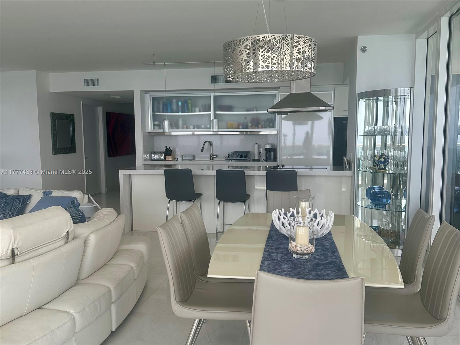 BEACH CLUB CONDO - Residential Lease
