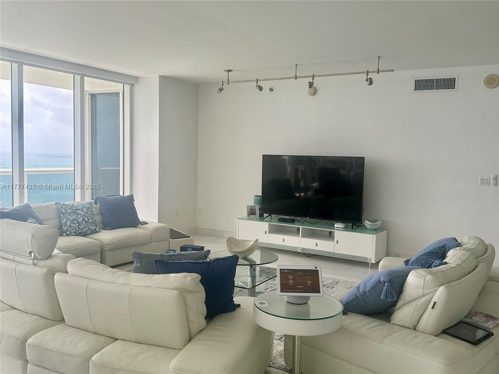 BEACH CLUB CONDO - Residential Lease