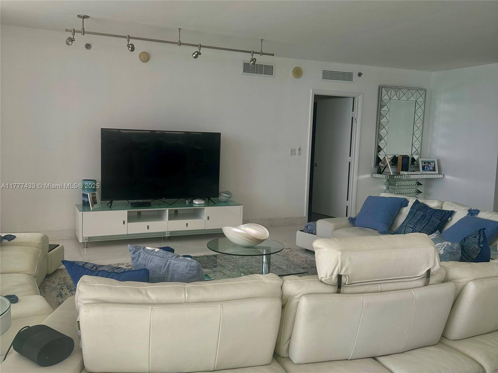 BEACH CLUB CONDO - Residential Lease