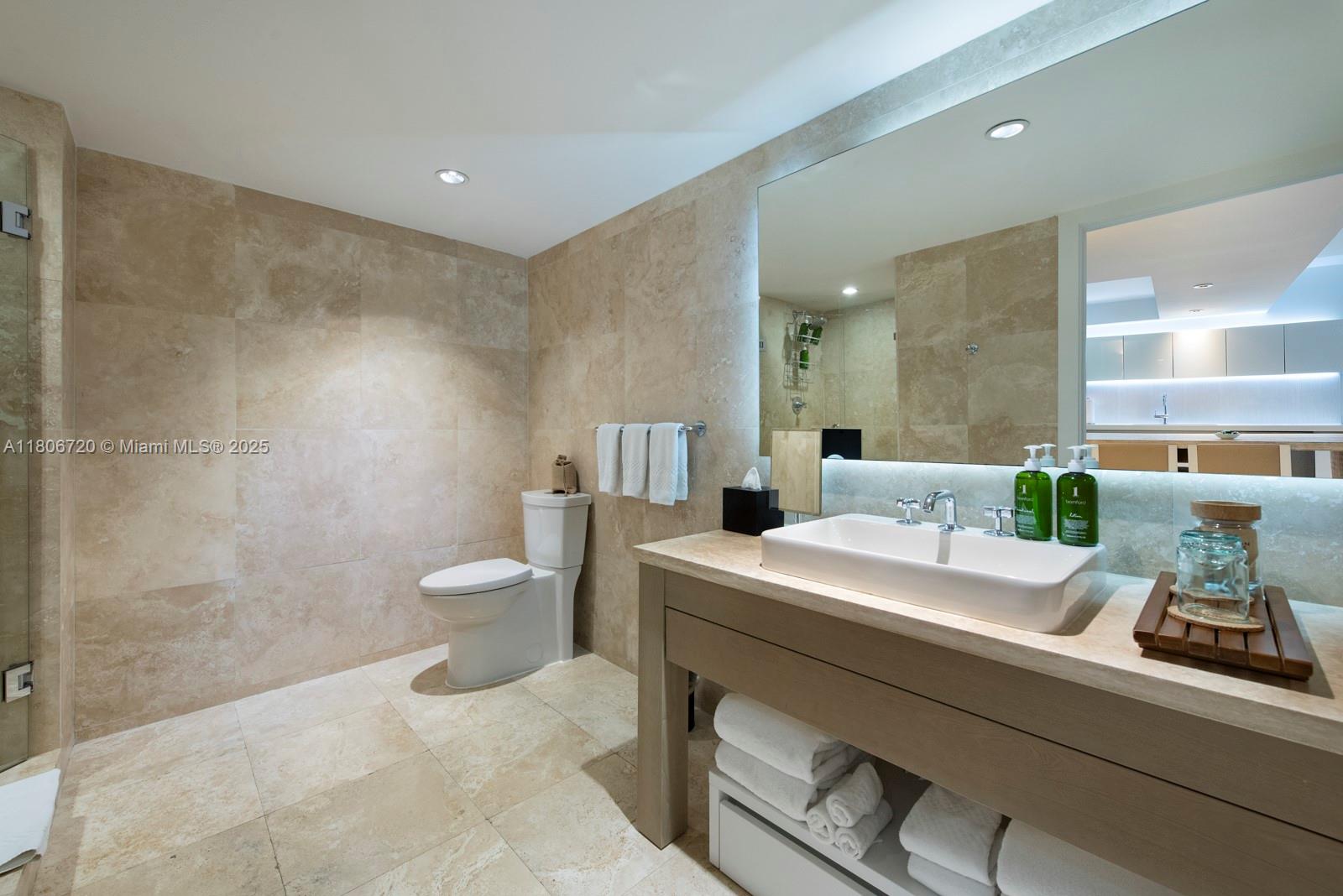 1 HOTEL & HOMES - Residential Lease