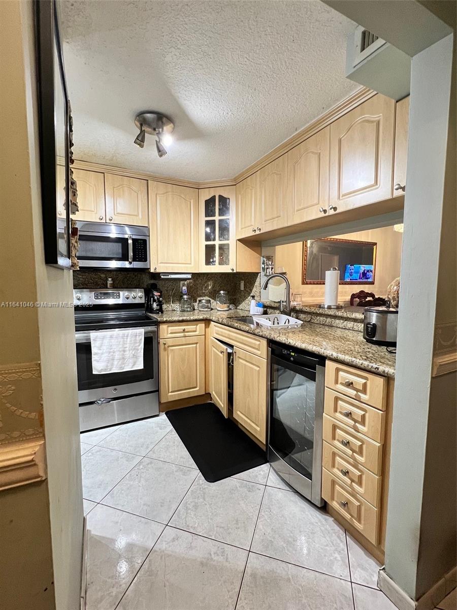 Property for Sale at Address Not Disclosed, Miami, Broward County, Florida - Bedrooms: 2 
Bathrooms: 2  - $285,000