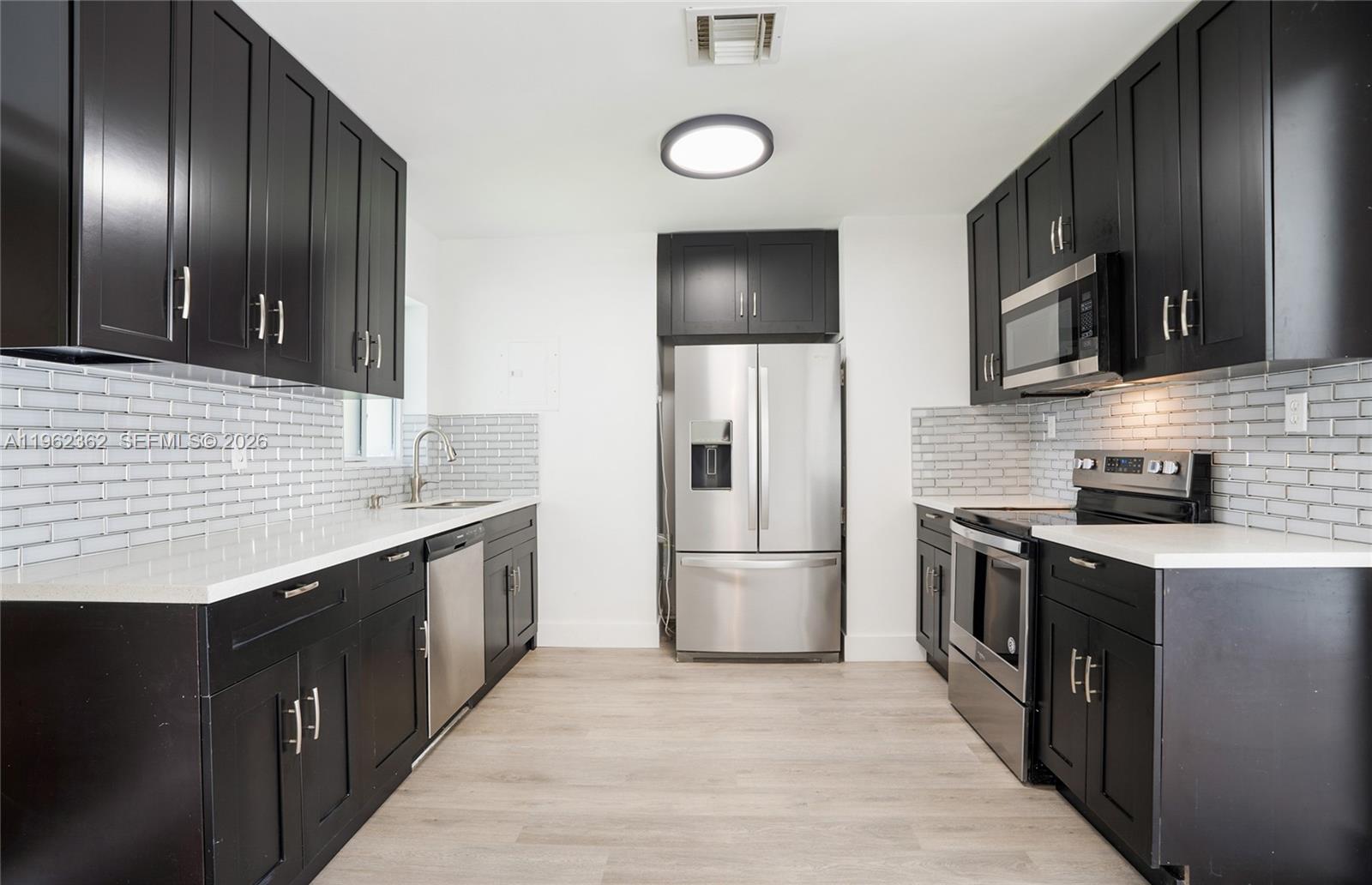 LAUDERDALE MANORS ADD - Residential Income