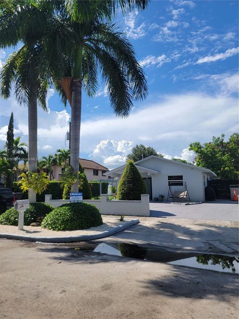 Homes with One Acre Plus in Miami-Dade County 42 25 E 53rd Ter Hialeah FL 33013