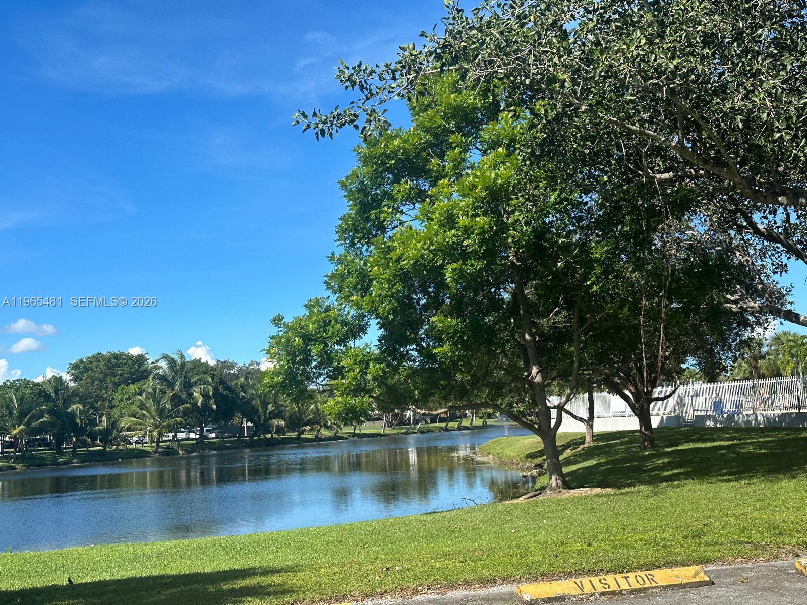 SNAPPER CREEK TOWNHOUSES - Residential