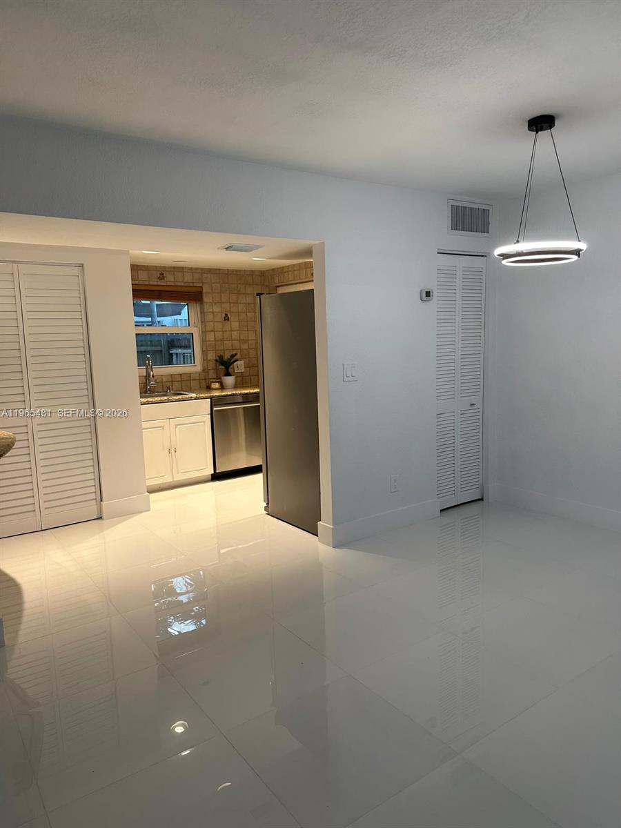 SNAPPER CREEK TOWNHOUSES - Residential