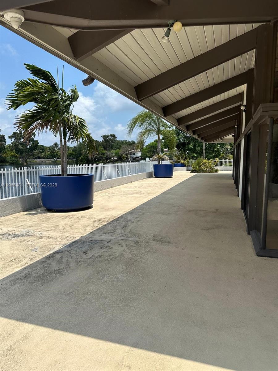 SNAPPER CREEK TOWNHOUSES - Residential