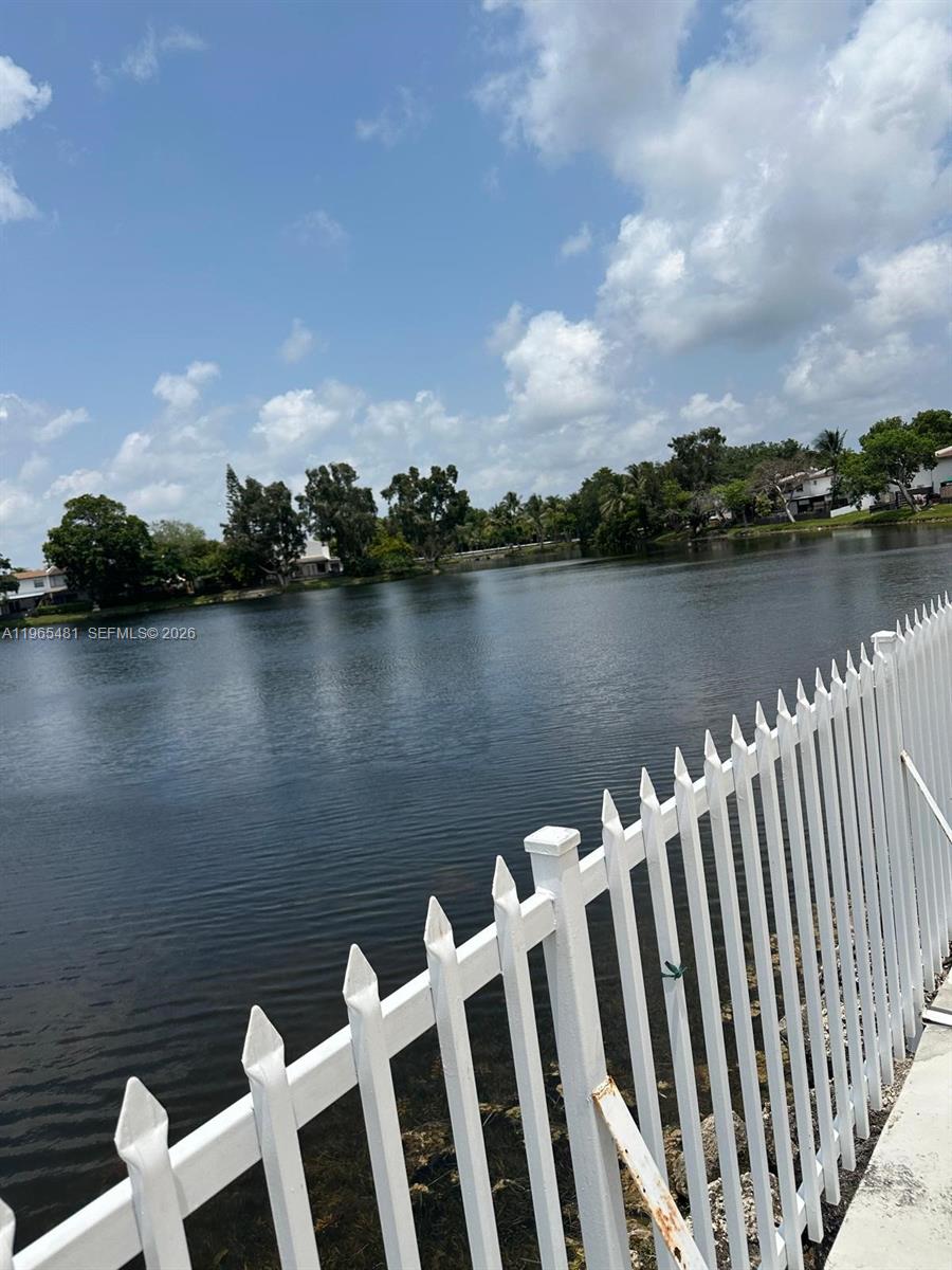 SNAPPER CREEK TOWNHOUSES - Residential