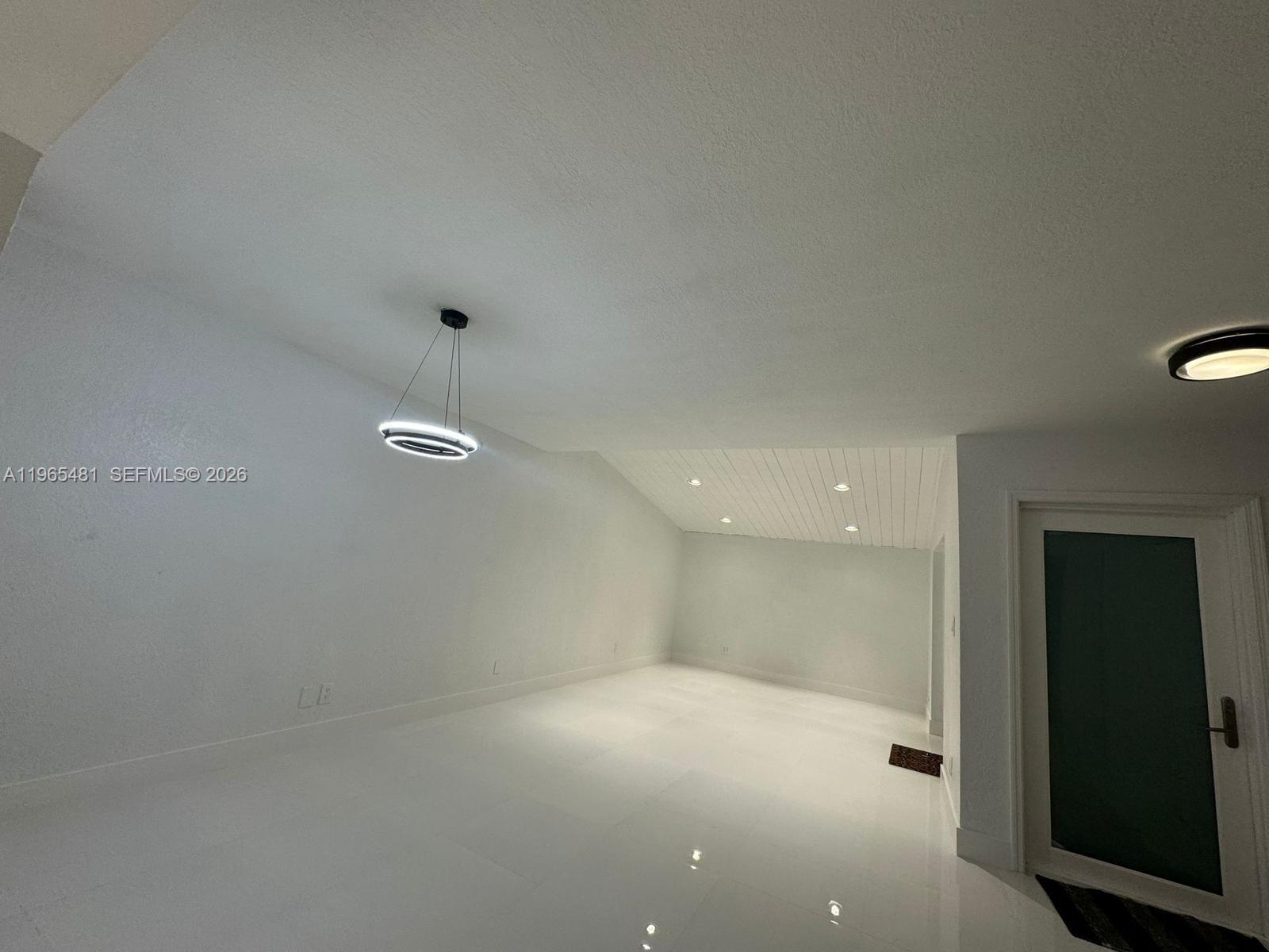 SNAPPER CREEK TOWNHOUSES - Residential