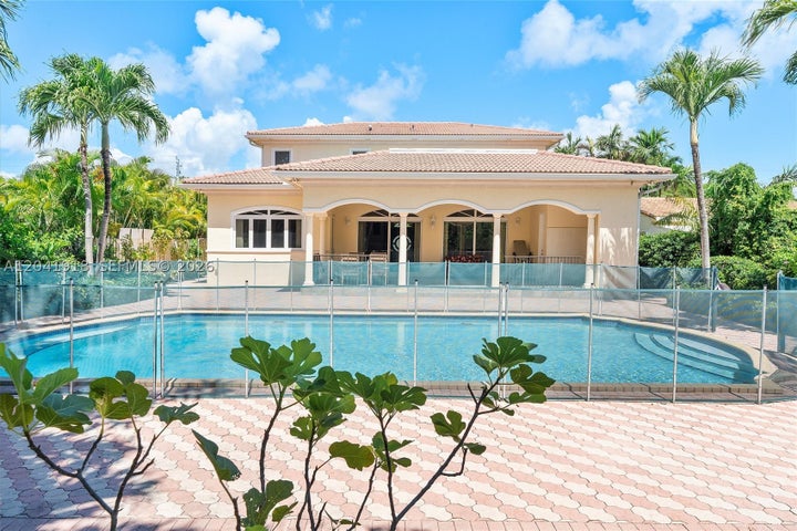 Photo 1 of 90 — 3765 Prairie Ave 3765, Miami Beach, FL 33140