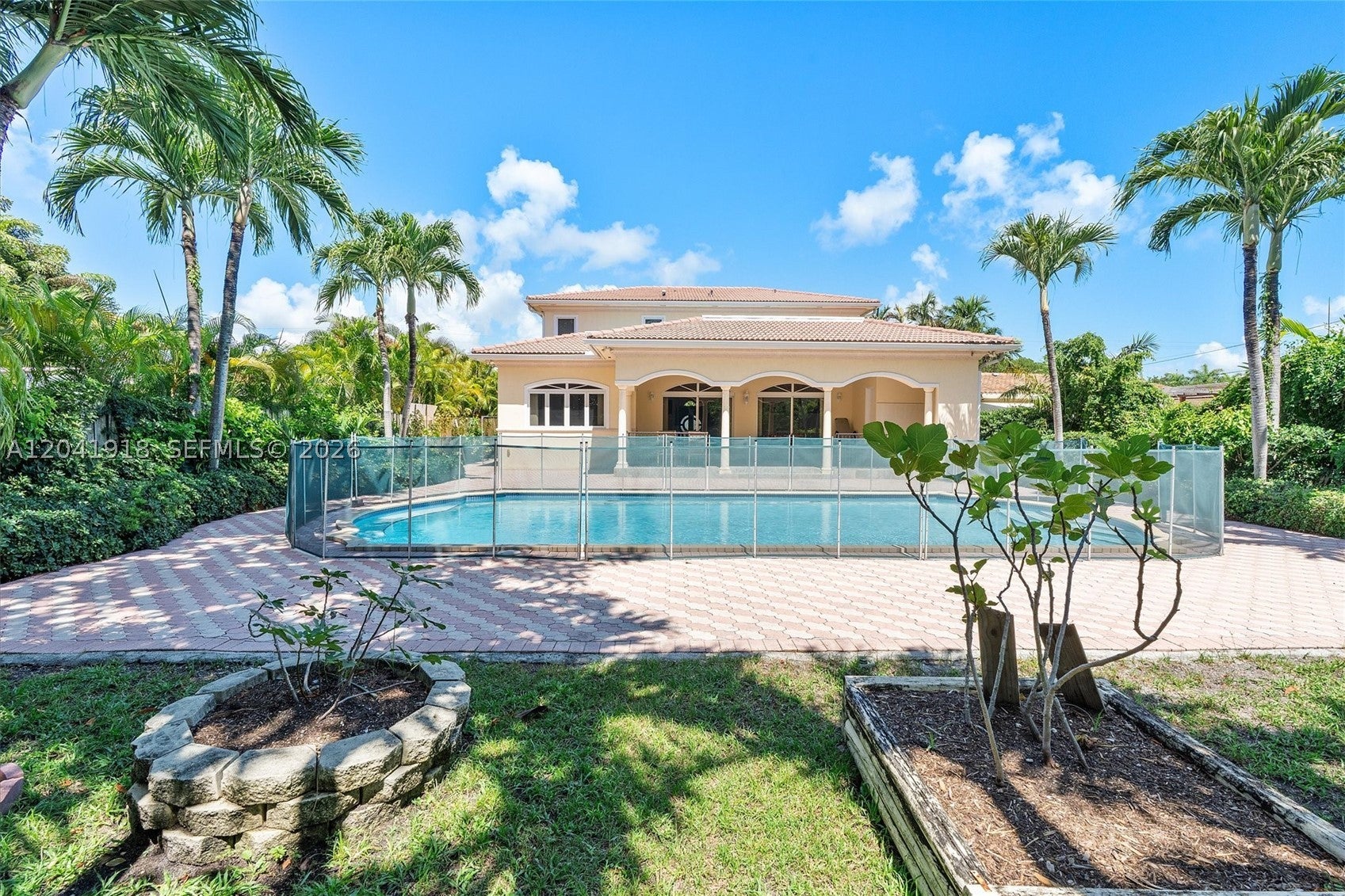 3765 Prairie Ave 3765