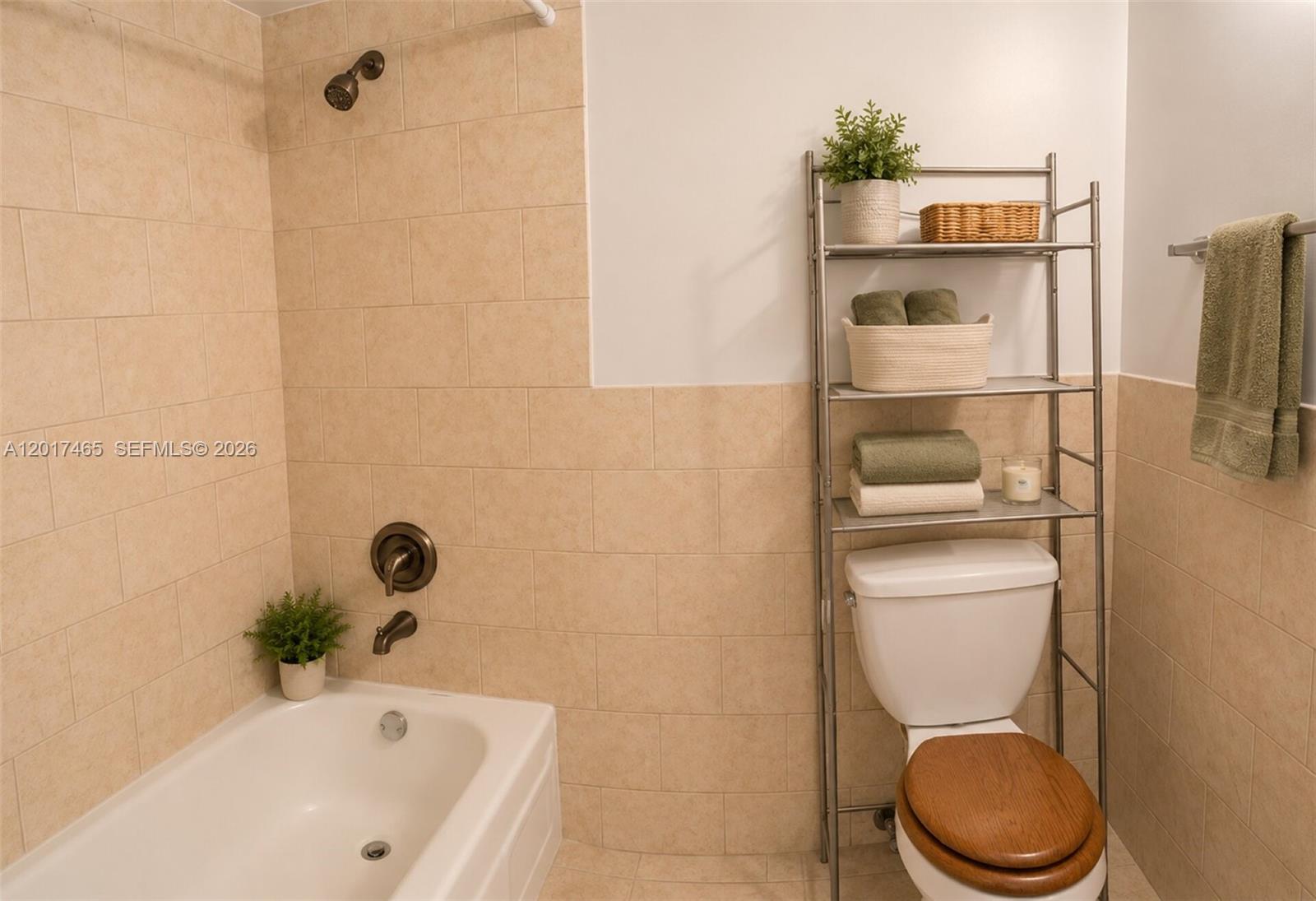 NARANJA LAKES CONDO NO 5 - Residential