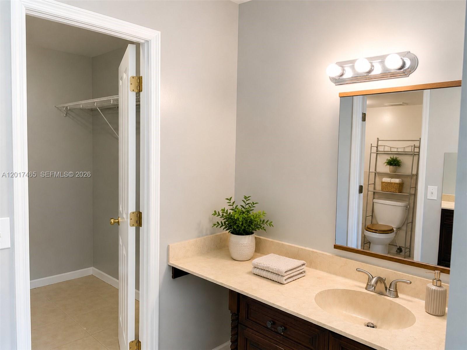 NARANJA LAKES CONDO NO 5 - Residential