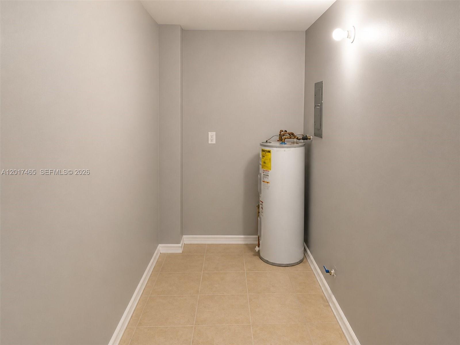 NARANJA LAKES CONDO NO 5 - Residential
