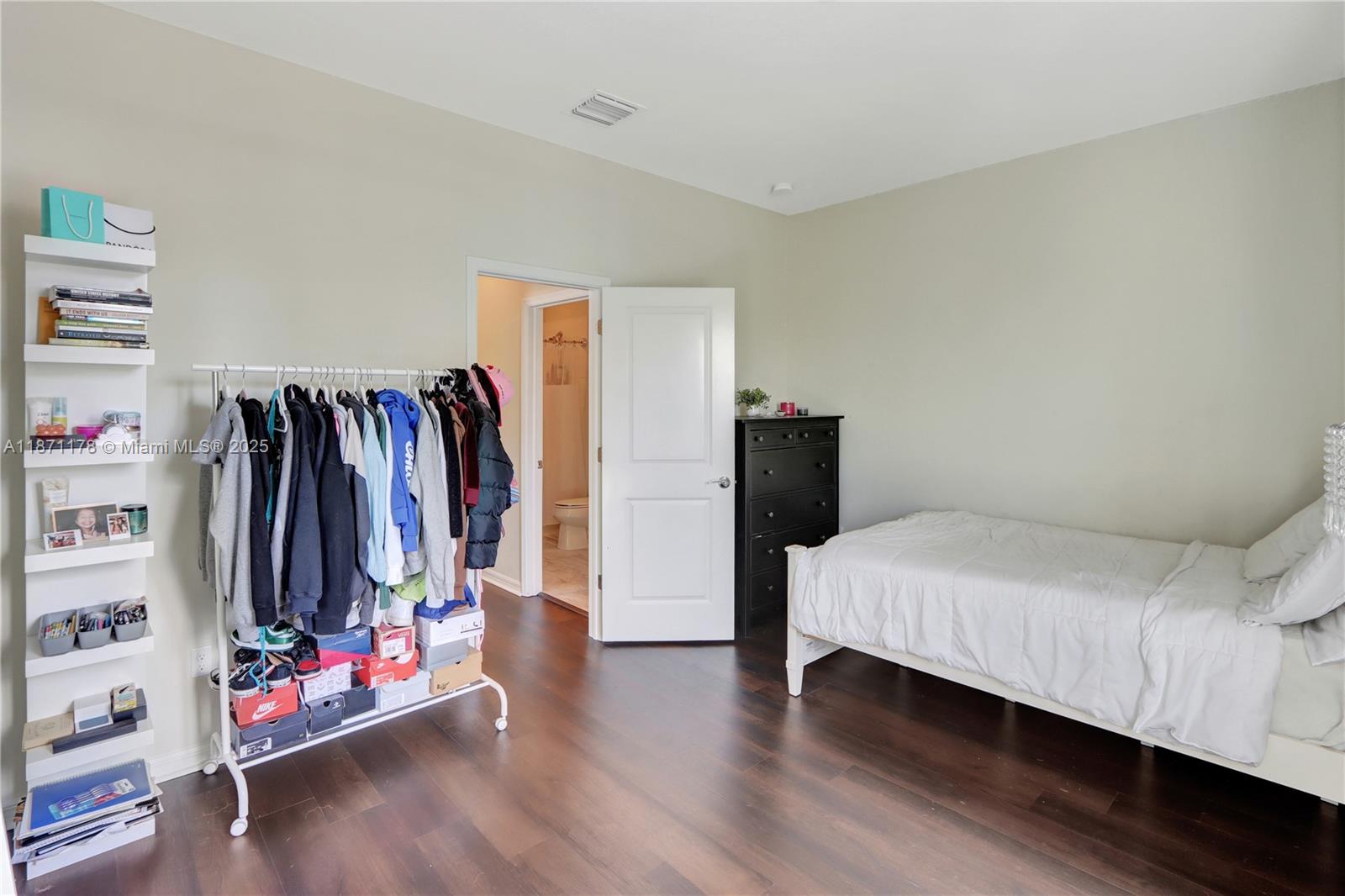 HILLCREST COUNTRY CLUB NO - Residential