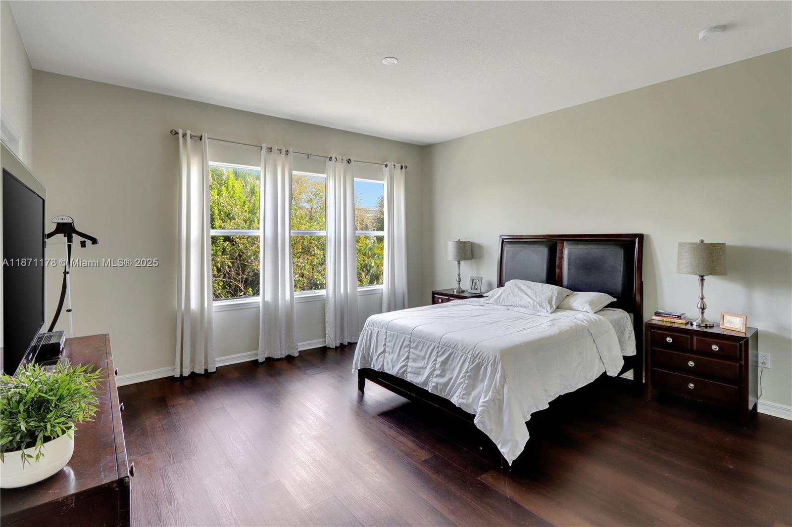 HILLCREST COUNTRY CLUB NO - Residential