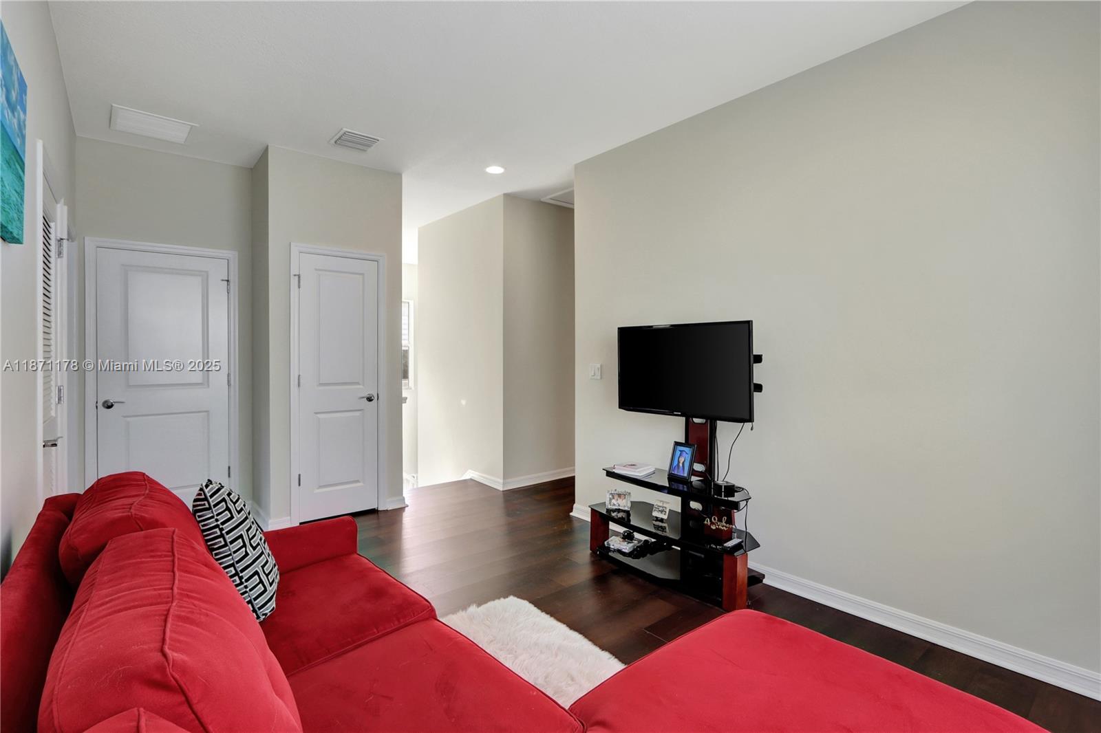 HILLCREST COUNTRY CLUB NO - Residential