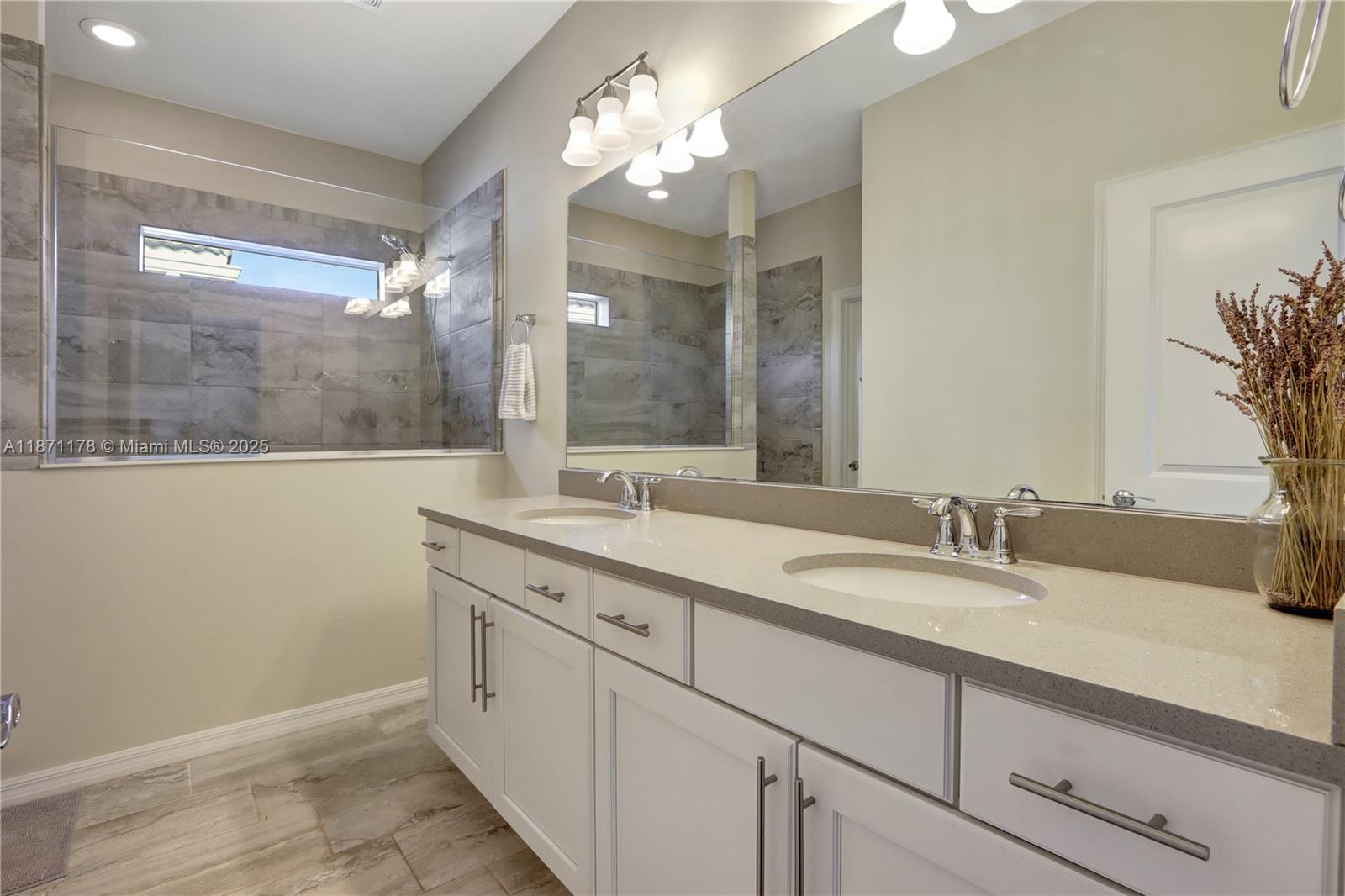 HILLCREST COUNTRY CLUB NO - Residential