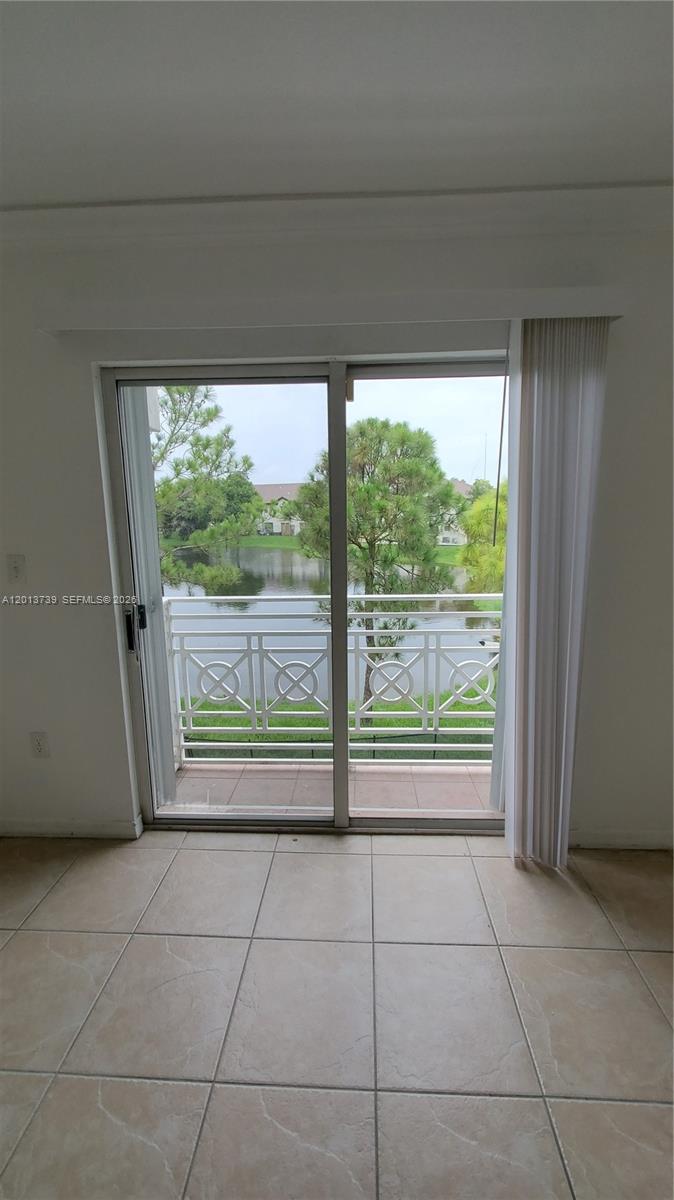IBIS VILLAS AT DORAL COND - Residential Lease