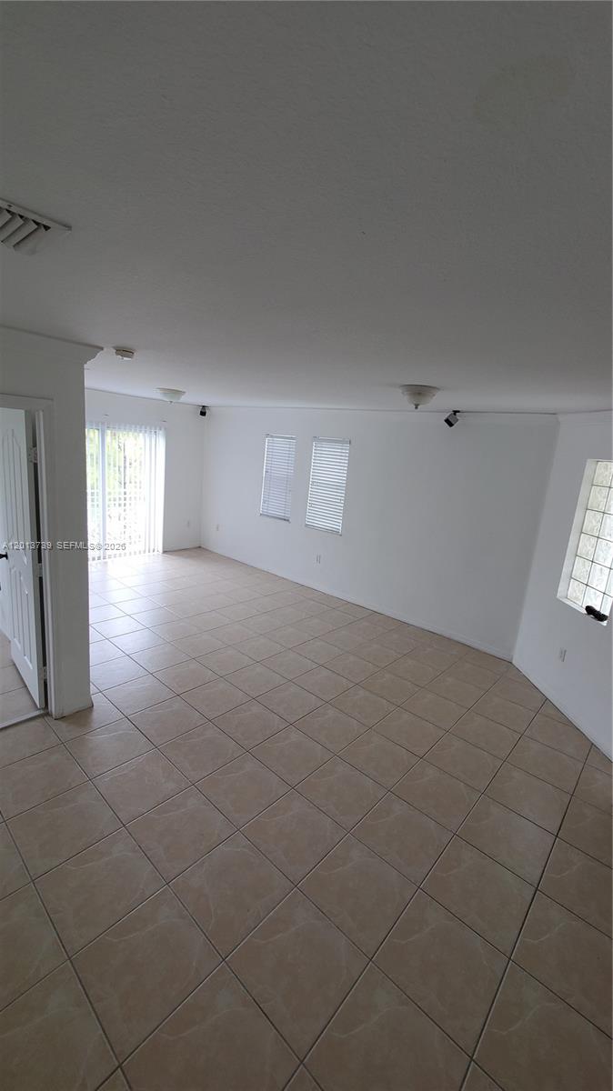 IBIS VILLAS AT DORAL COND - Residential Lease