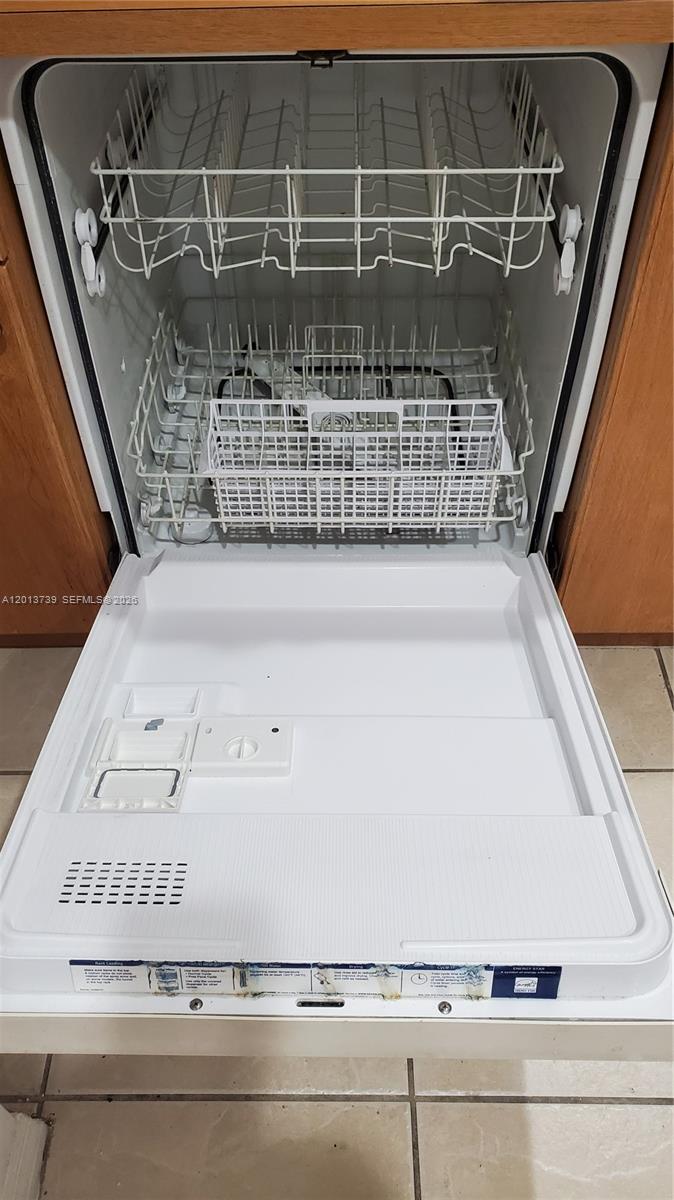 IBIS VILLAS AT DORAL COND - Residential Lease