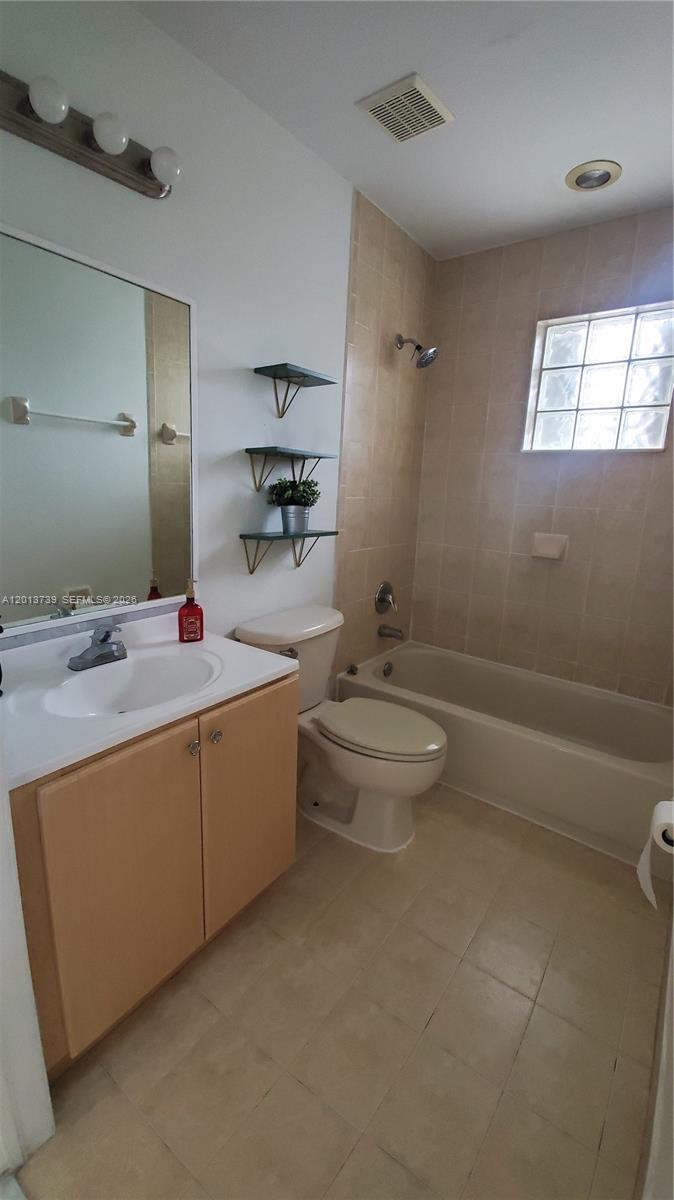 IBIS VILLAS AT DORAL COND - Residential Lease