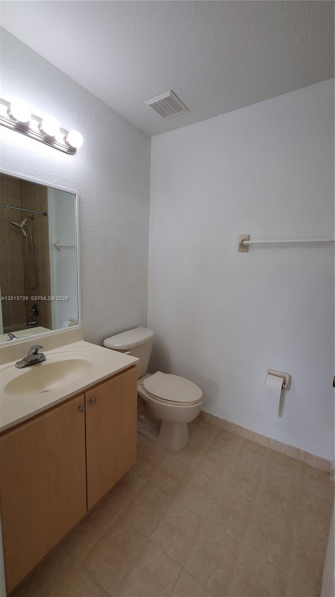 IBIS VILLAS AT DORAL COND - Residential Lease