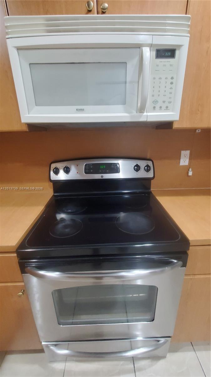 IBIS VILLAS AT DORAL COND - Residential Lease