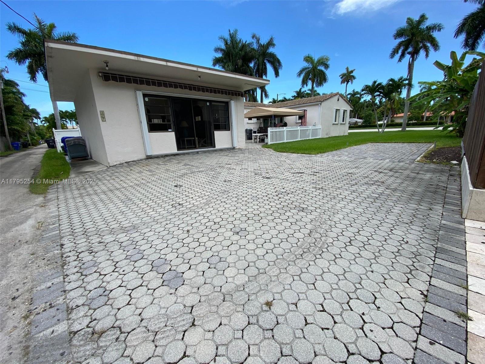 927 Hollywood Blvd 1, Hollywood, Broward County, Florida - 1 Bathrooms - 
