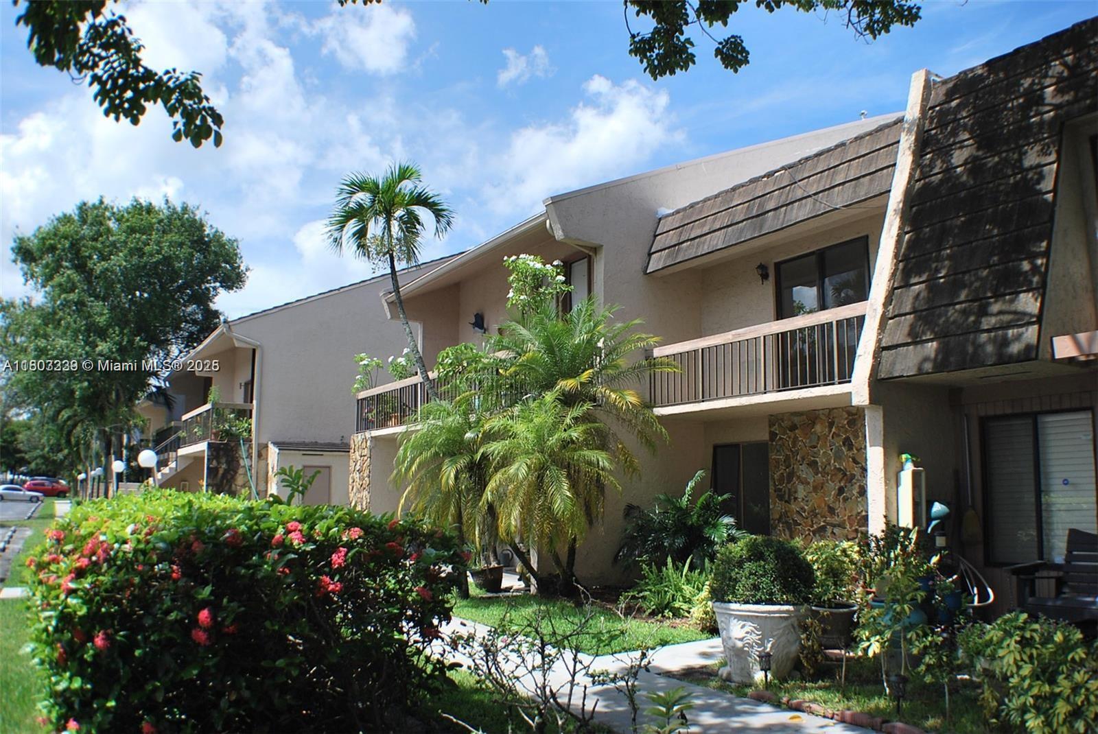 Property for Sale at 611 N University Dr 3, Plantation, Miami-Dade County, Florida - Bedrooms: 2 
Bathrooms: 3  - $299,000