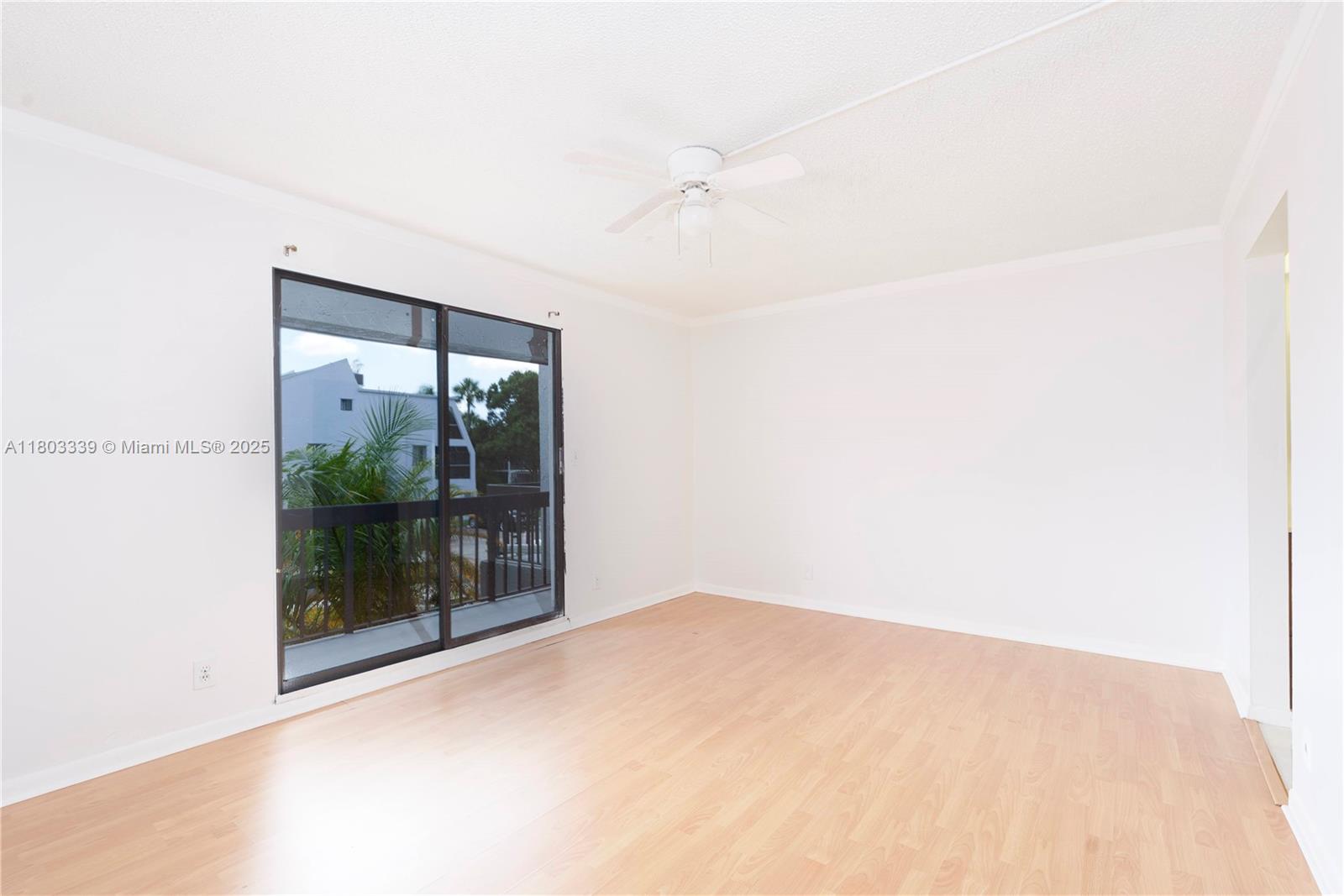 VILLAGE TOWNHOUSES JACARA - Residential