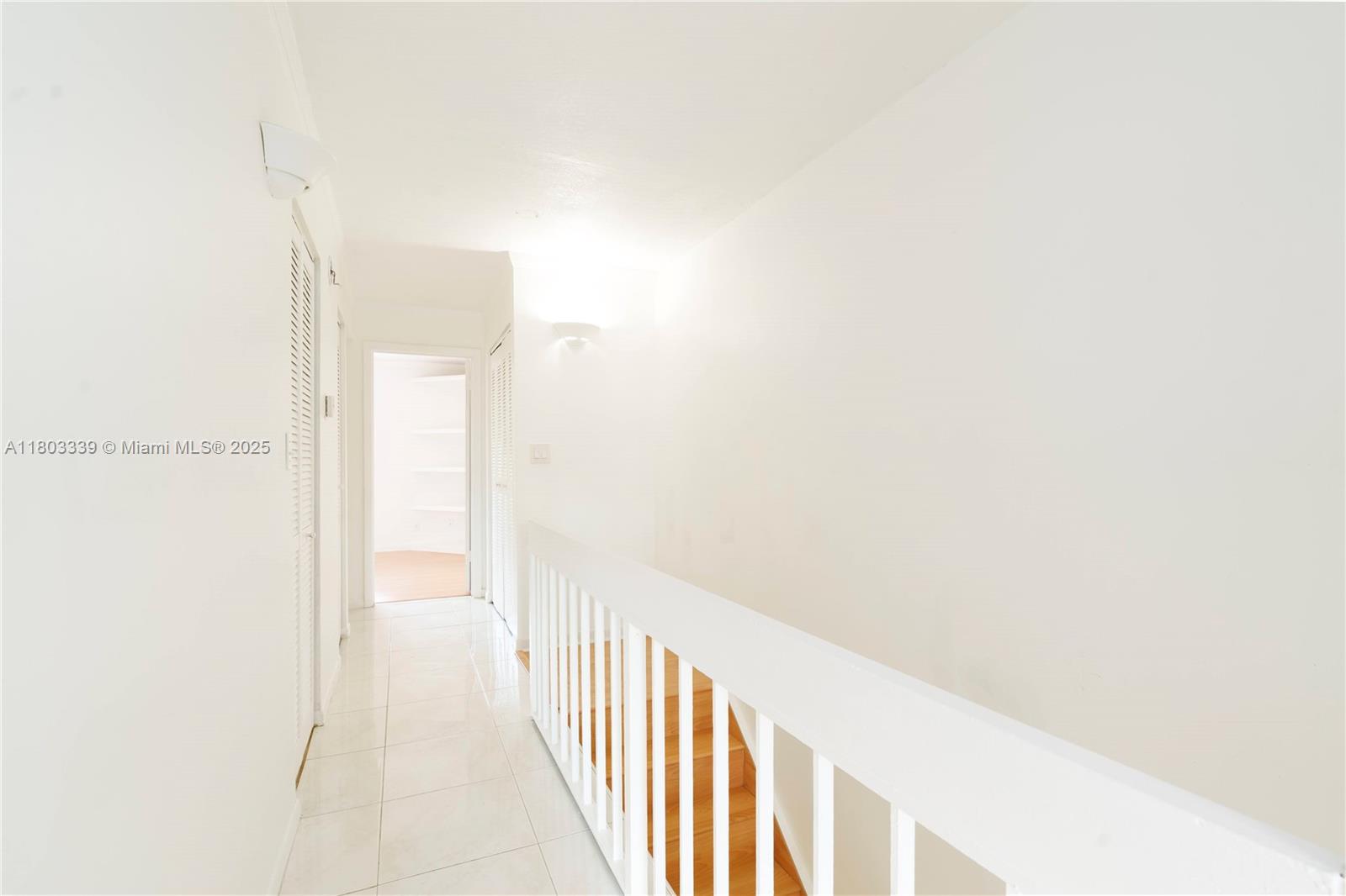 VILLAGE TOWNHOUSES JACARA - Residential